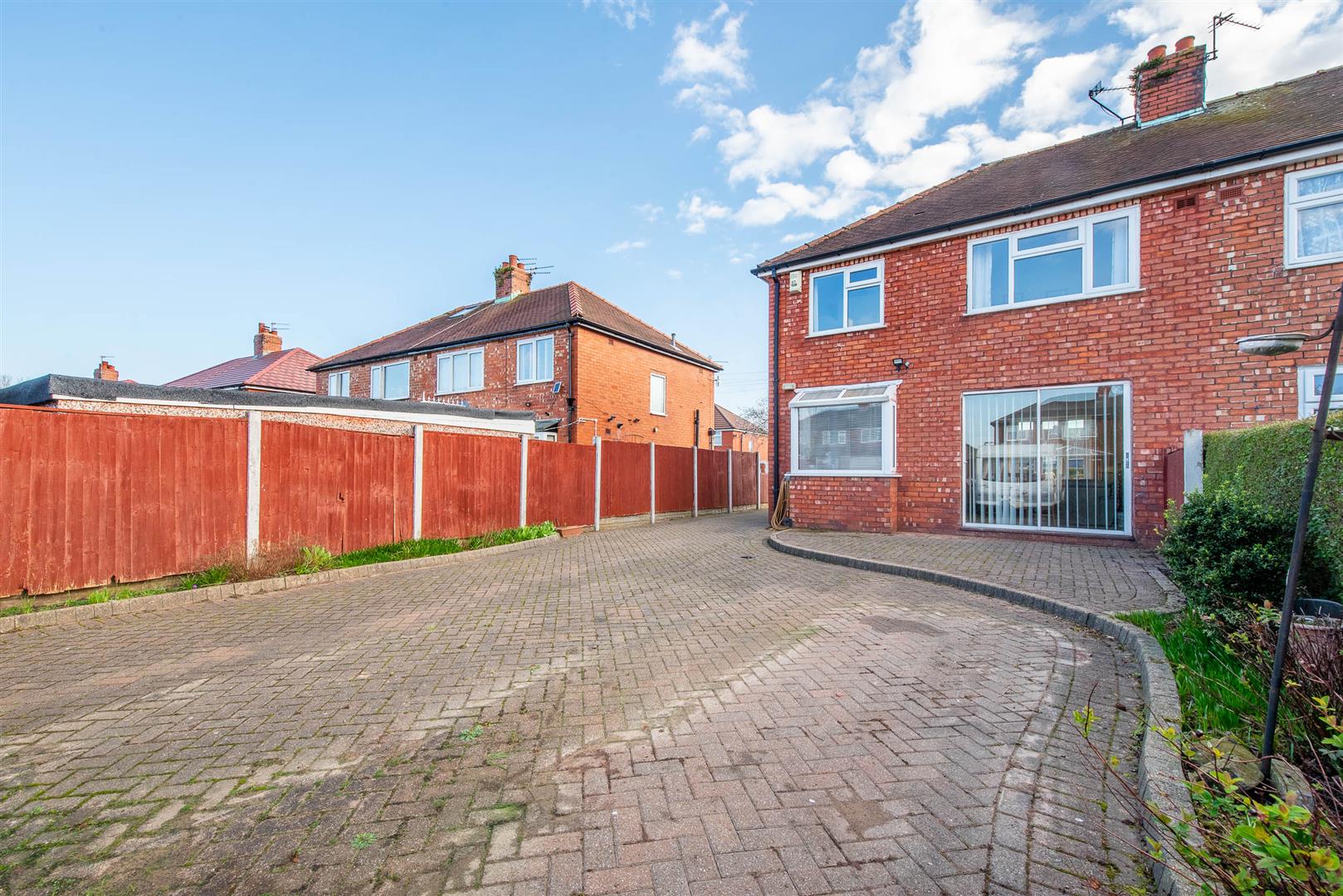 Elm Avenue, Preston